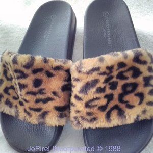 Leopard Plush Print Style Heavy Duty Slippers